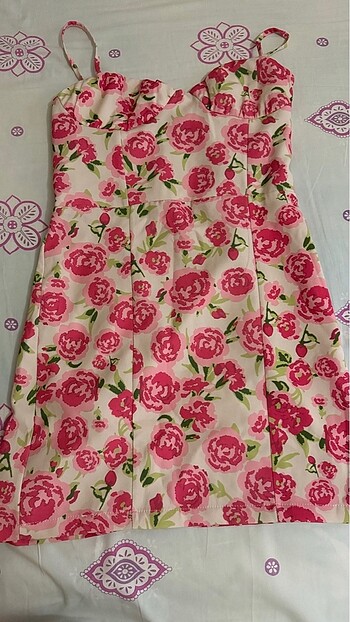 Pembe çiçek desen elbise