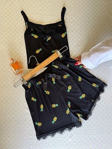 Ananas desenli pijama takımı