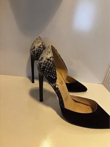 37 Beden Stiletto