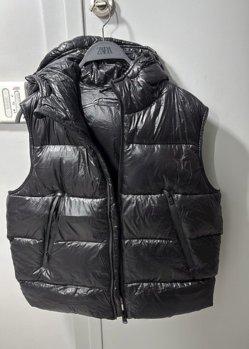 Zara Siyah Kapusonlu Sisme Yelek