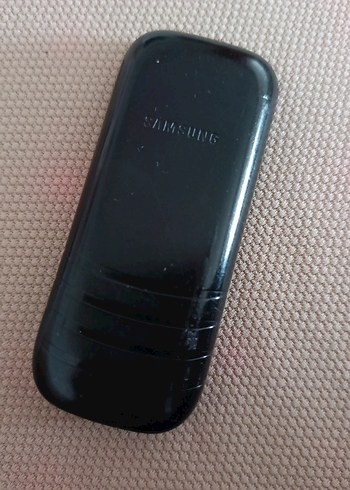 Siyah Samsung Temel Tuşlu Telefon - Görsel 2