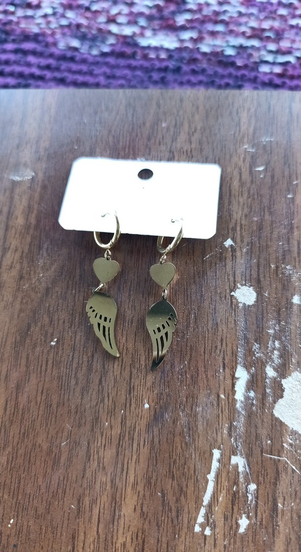 Mini Altın Renkli Kanat Figürlü Küpeler - Görsel 2