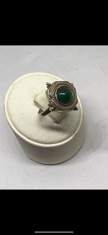 SATILDI 925 ayar yeşil taşlı vintage yüzük.ölçü 13