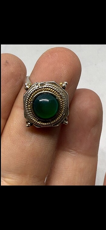 Beden yeşil Renk SATILDI 925 ayar yeşil taşlı vintage yüzük.ölçü 13
