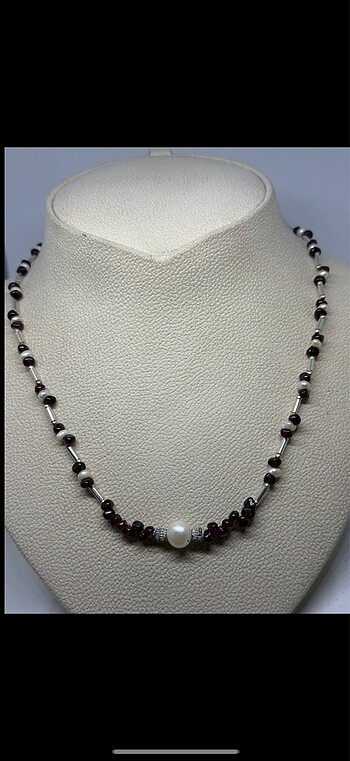925 ayar Orjinal garnet ve Orjinal kum inci kolye.uzunluk 44 cm