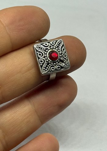 Beden 925 ayar kırmızı taşlı yüzük