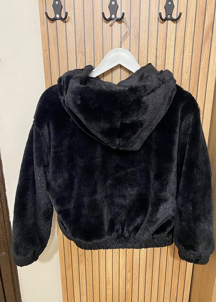 Zara model Polüş mont - Görsel 4