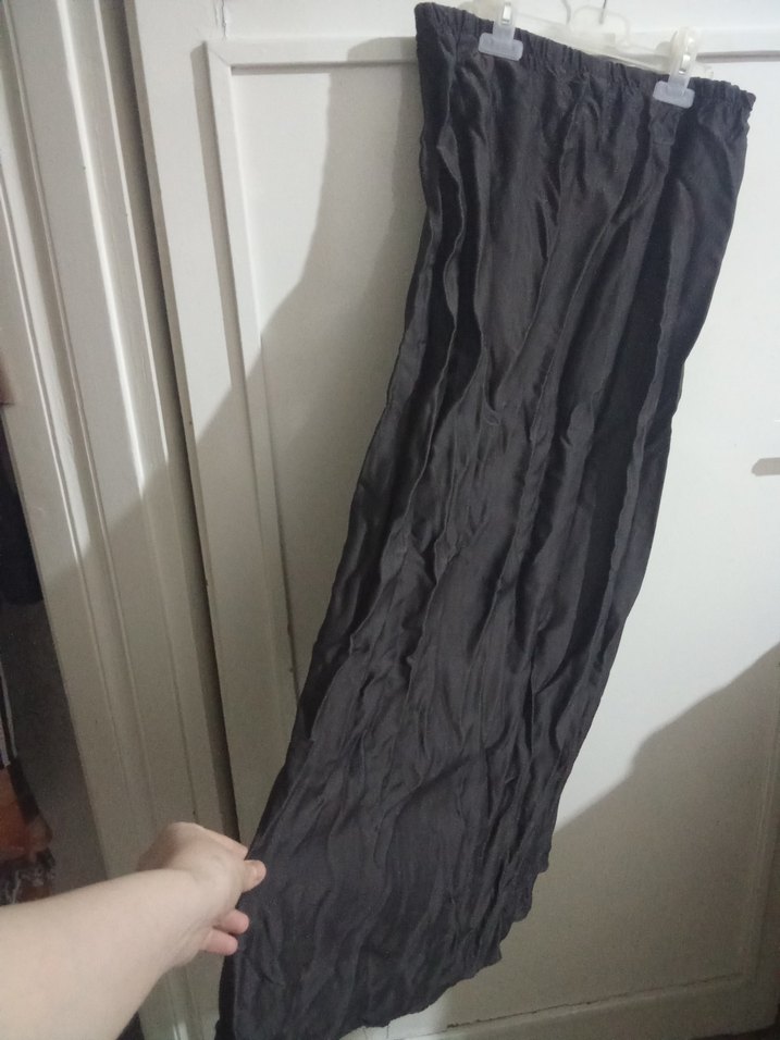 Siyah Piliseli Saten Uzun Keten Etek - Görsel 2