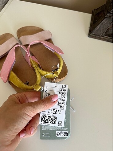 28 Beden H&M kız çocuk sandalet 28 numara