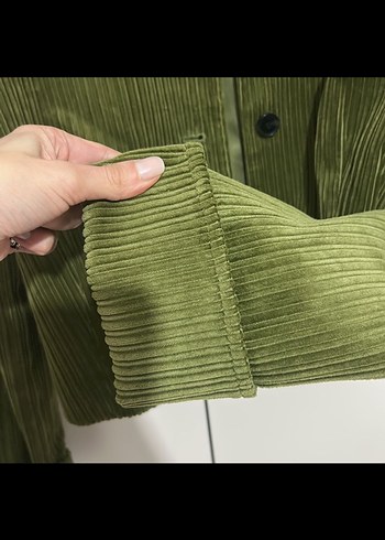 Düğmeli Yeşil Kadife Kısa Ceket - Görsel 3