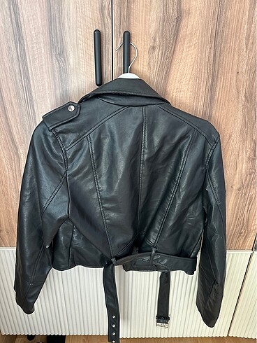 m Beden siyah Renk Pull and bear deri çeker
