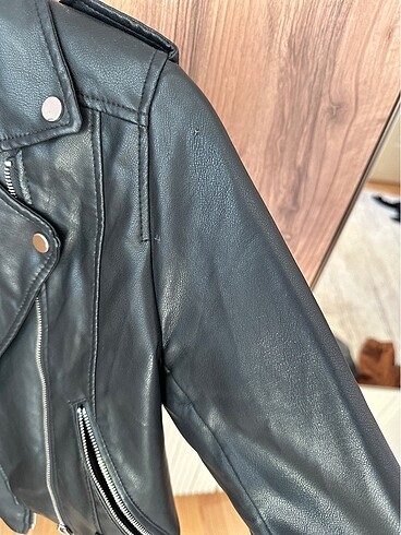 m Beden Pull and bear deri çeker