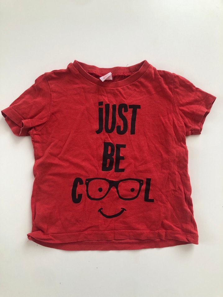 Erkek Kırmızı Baskılı Kısa Kollu Tişört-lacivert şort - Görsel 2