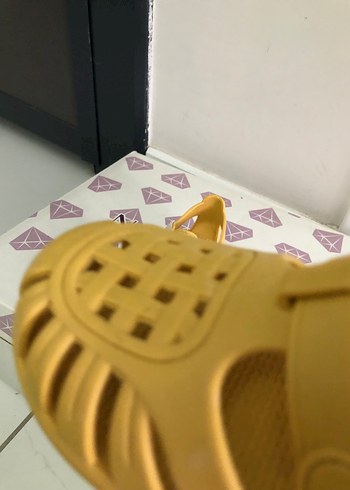 Sarı Tokalı Çocuk sandalet - Görsel 3