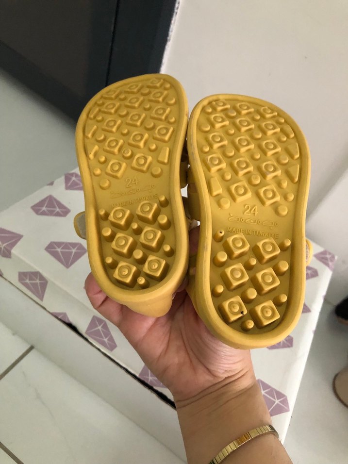 Sarı Tokalı Çocuk sandalet - Görsel 4