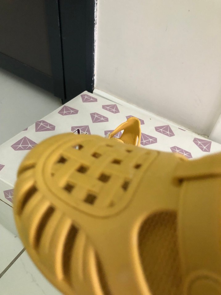 Sarı Tokalı Çocuk sandalet - Görsel 3