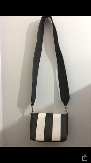Siyah beyaz çizgili şık kol çantası