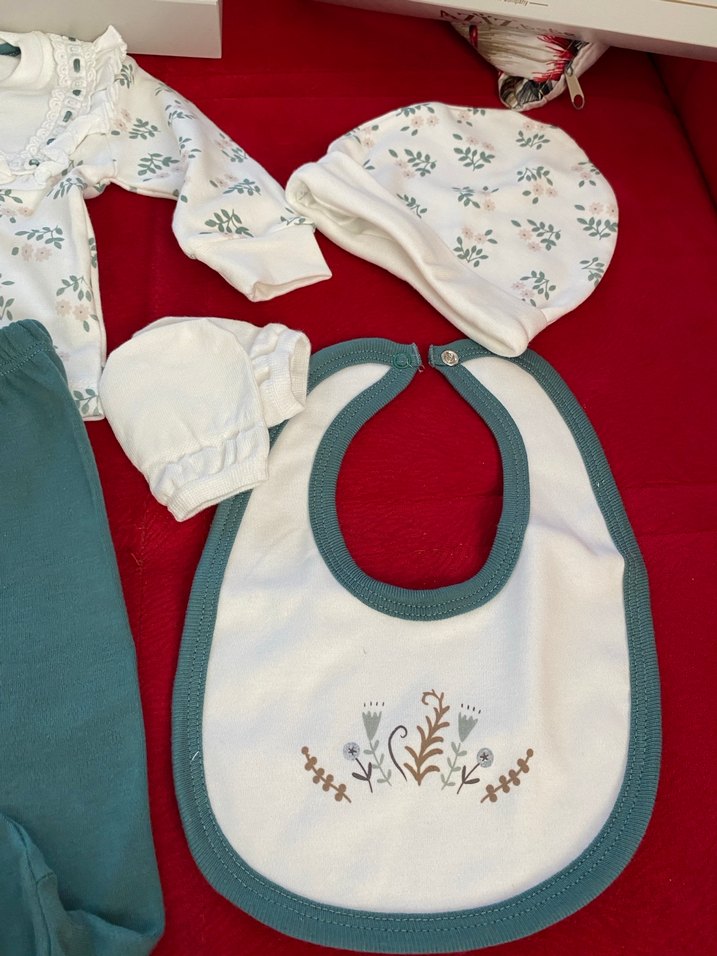 Beyaz Dantelli Nakışlı Bebek Hastane Kıyafeti - Görsel 3