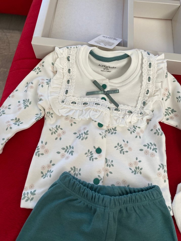 Beyaz Dantelli Nakışlı Bebek Hastane Kıyafeti - Görsel 5