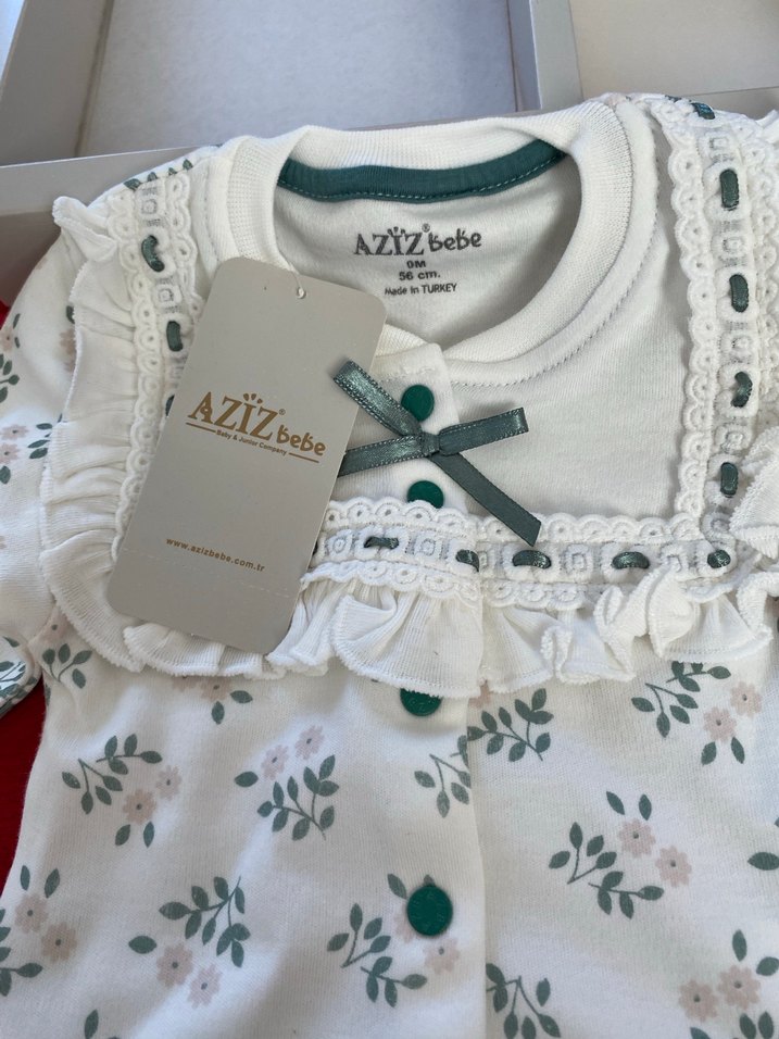 Beyaz Dantelli Nakışlı Bebek Hastane Kıyafeti - Görsel 4