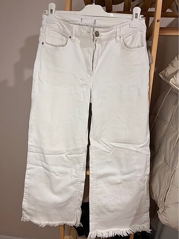 xs Beden Zara beyaz straight fit paça detaylı jean