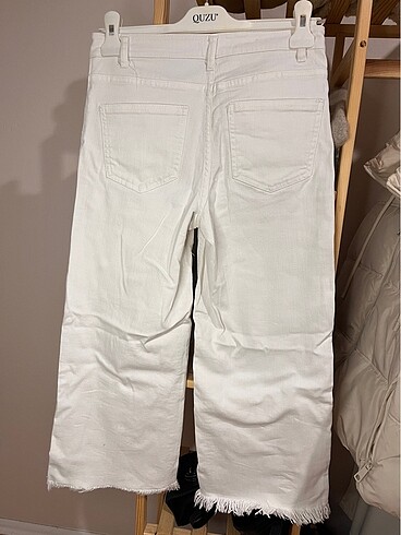 xs Beden beyaz Renk Zara beyaz straight fit paça detaylı jean