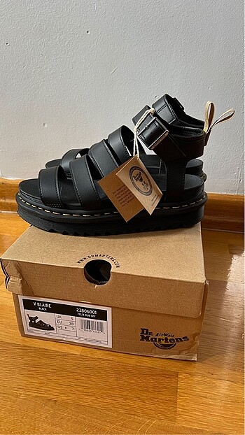 Dr. Martens VEGAN gladyatör sandalet