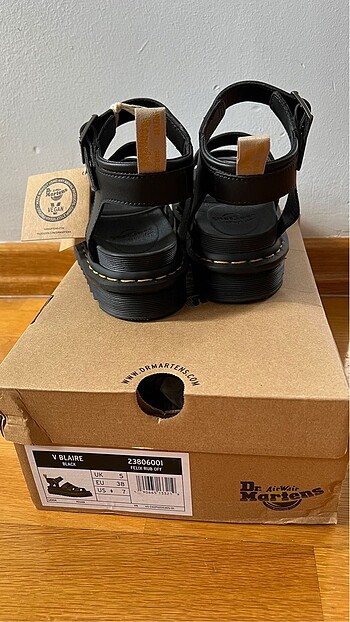 38 Beden Dr. Martens VEGAN gladyatör sandalet