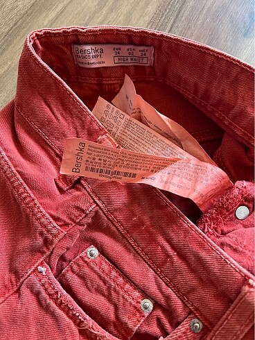34 Beden kırmızı Renk Bershka high waist jean kot şort