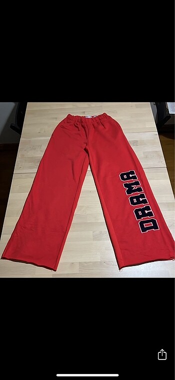11-12 Yaş Beden Bershka straight lilbsk eşofman altı