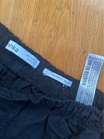 xs Beden siyah Renk Bershka paraşüt pantolon