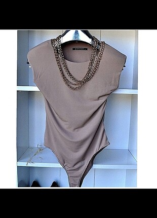 Muhteşem vatkalı Bodysuit