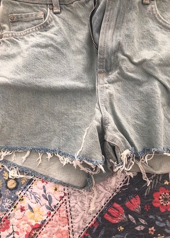 Yeşil eskitme Desenli Düğmeli Mini Kot Şort - Görsel 3