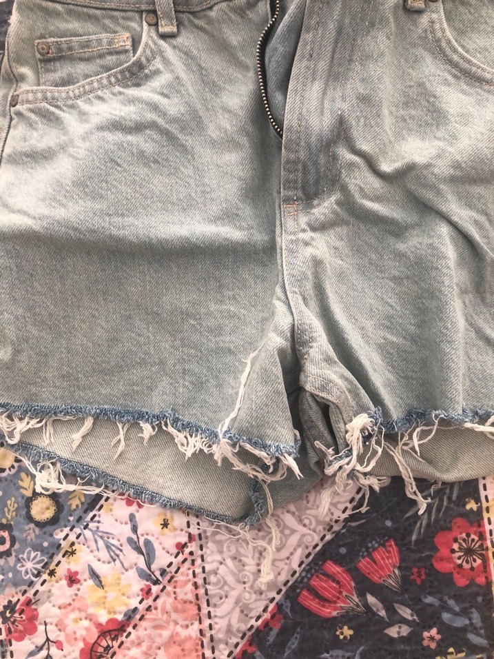 Yeşil eskitme Desenli Düğmeli Mini Kot Şort - Görsel 3