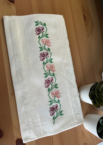 Nakışlı Beyaz Havlu - Görsel 2