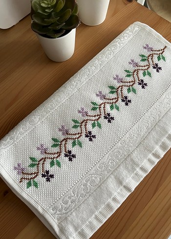 Nakışlı Beyaz Havlu - Görsel 2