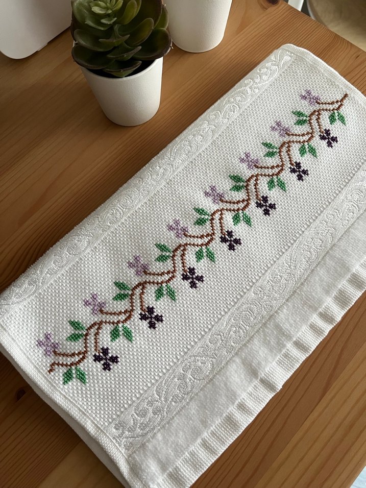 Nakışlı Beyaz Havlu - Görsel 2