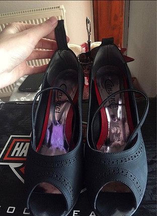37 Beden siyah Renk Bilek detaylı siyah topuklu ayakkabı 