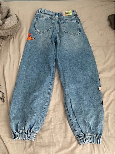 32 Beden hic giyilmemis bershka pantolon
