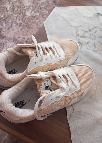 38 Beden Kadın Beyaz Nike Air Bağcıklı Spor Ayakkabı