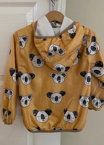 Kapüşonlu Düğmeli Erkek Çocuk Yağmurluk - Görsel 2