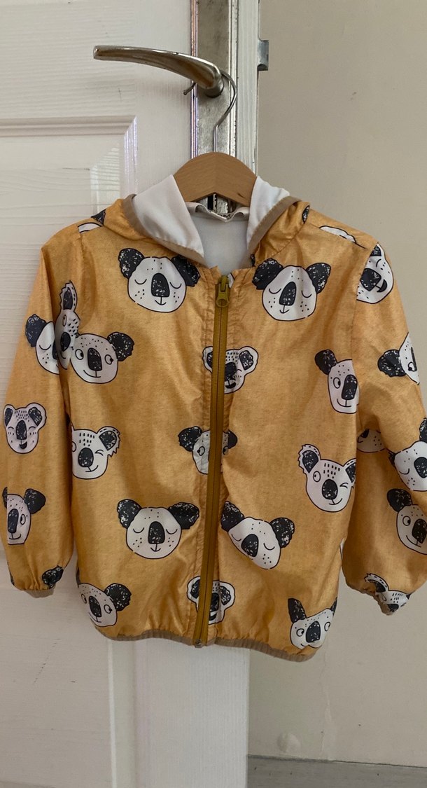 Kapüşonlu Düğmeli Erkek Çocuk Yağmurluk - Görsel 4