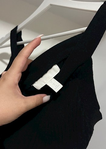 H&M Siyah Triko Mini V Yakalı Kadın Atlet
