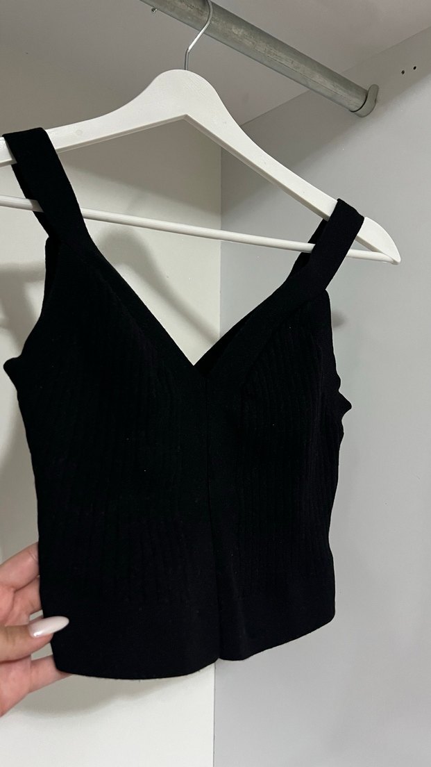 Siyah Triko Mini V Yakalı Kadın Atlet - Görsel 2