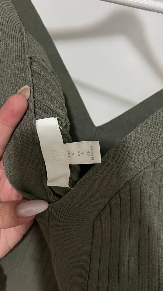 V Yaka Pilili Haki Kadın Atlet - Görsel 3