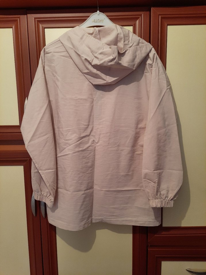 Bej rengi yağmurluk - Görsel 3