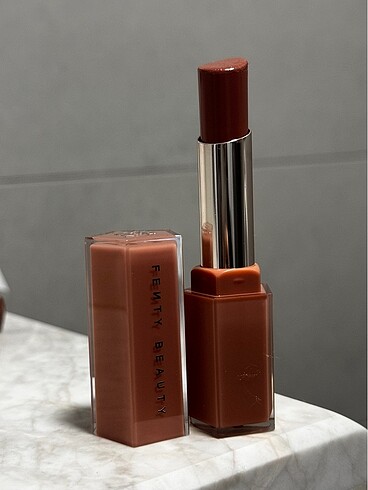 Beden Fenty Beauty Fenty Glow Stix Gloss