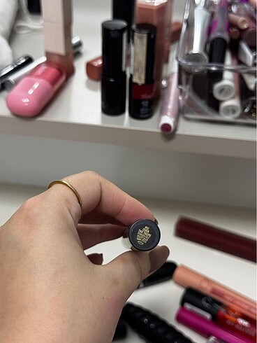 MAC Mac Powder Kiss Slim Ruj Over The Taupe
