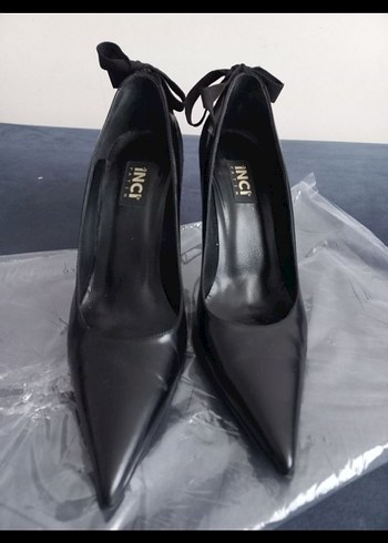 Siyah Fiyonk Detaylı Stiletto Topuklu Ayakkabı