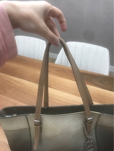 Beden Guess kol çantası